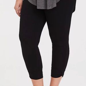 Black Cropped Leggings